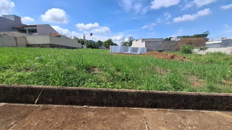 Terreno à venda no Residencial Flórida: