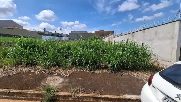 Terreno à venda no Residencial Flórida: