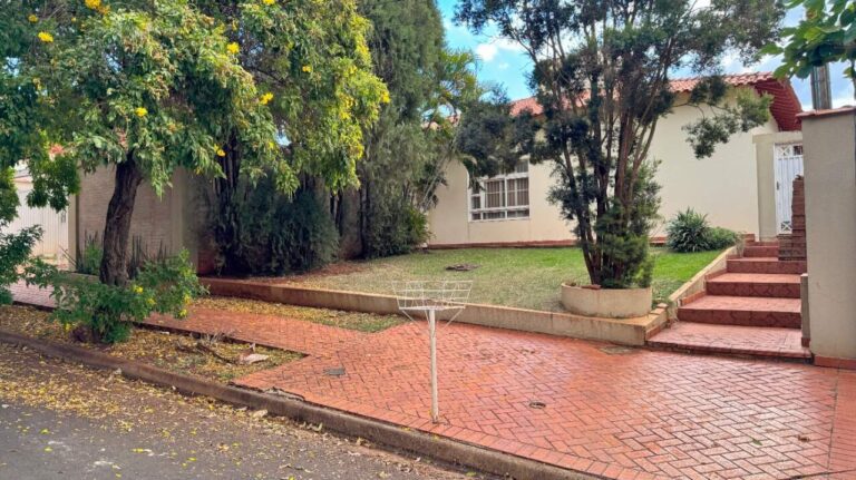 Casa em Condomínio à venda no Royal Park: