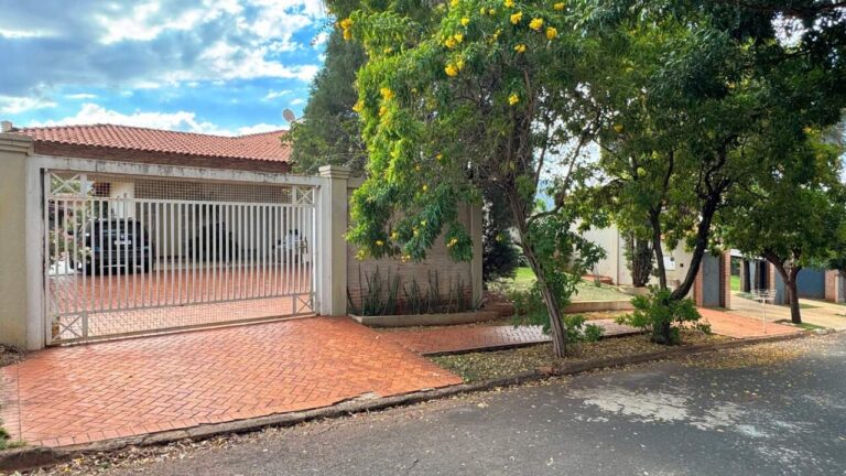 Casa em Condomínio à venda no Royal Park: