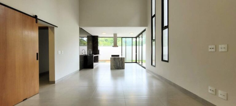 Casa em Condomínio à venda no Portal da Mata: Sala