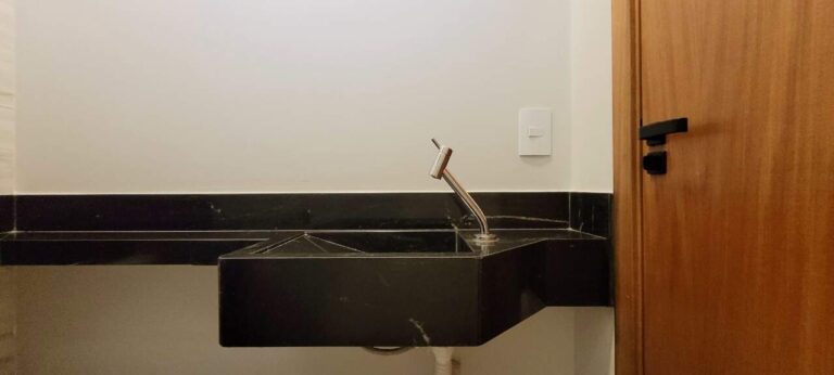 Casa em Condomínio à venda no Portal da Mata: Lavabo