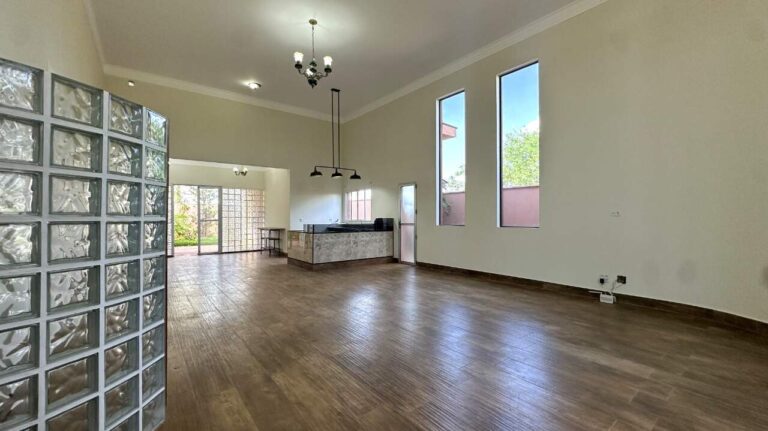 Casa em Condomínio para aluguel no Vila do Golfe: