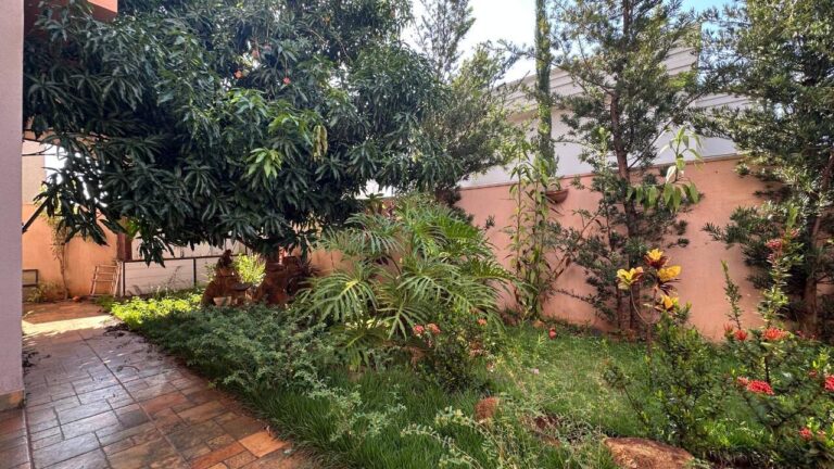 Casa em Condomínio à venda no Vila do Golfe: