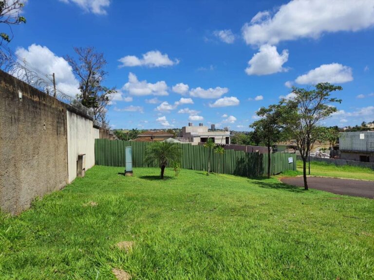 Terreno em Condomínio à venda no Condomínio Arara Verde: