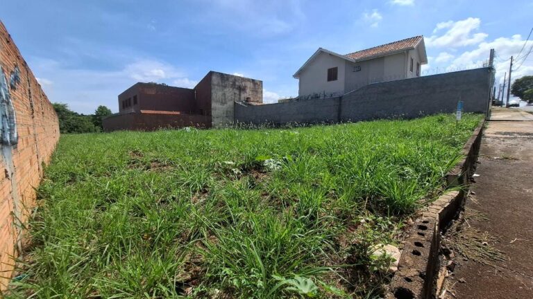 Terreno à venda no Residencial Flórida:
