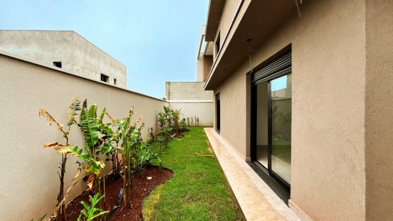 Casa em Condomínio à venda no Vila do Golfe: corredor