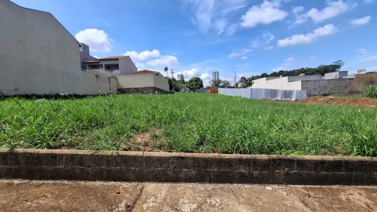 Terreno à venda no Residencial Flórida: