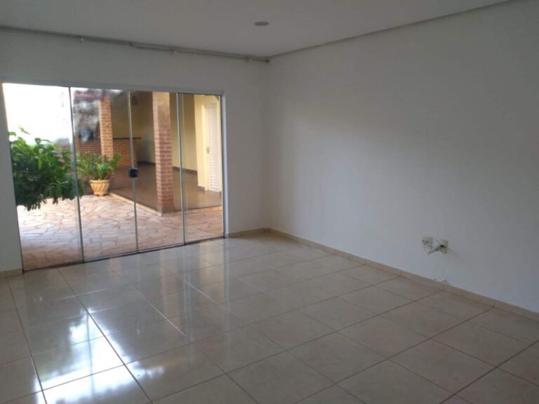 Casa à venda no City Ribeirão: Living 3 Ambientes