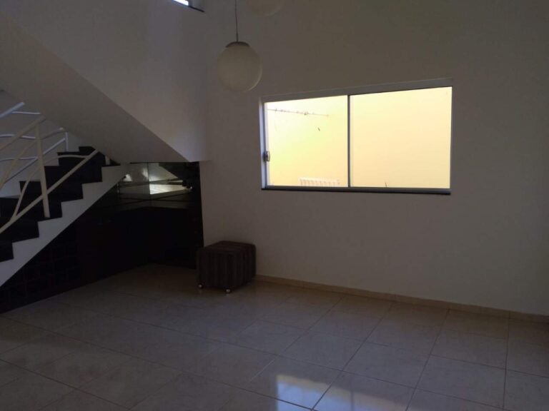 Casa à venda no City Ribeirão: Living 3 Ambientes