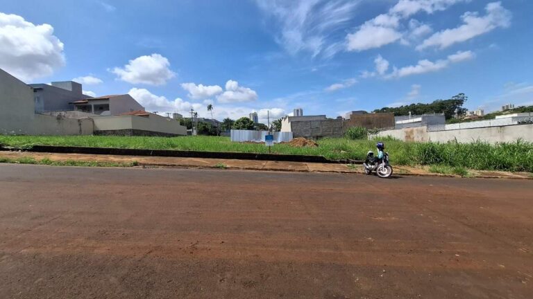 Terreno à venda no Residencial Flórida: