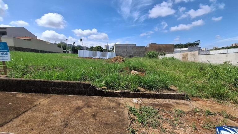 Terreno à venda no Residencial Flórida: