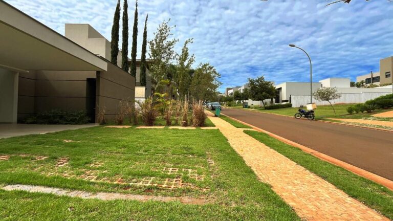 Casa em Condomínio à venda no Residencial e Empresarial Alphaville: fachada