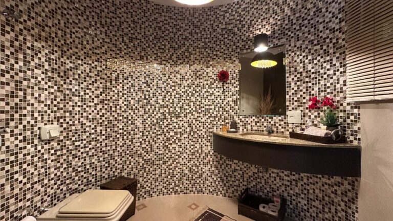 Casa Comercial à venda no Jardim Canadá: Lavabo