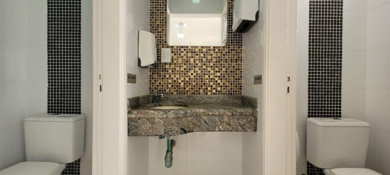 Casa Comercial à venda no Jardim Sumaré: Lavabos