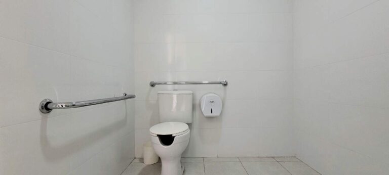 Casa Comercial à venda no Jardim Sumaré: Banheiro acess vel