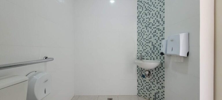 Casa Comercial à venda no Jardim Sumaré: Banheiro acess vel