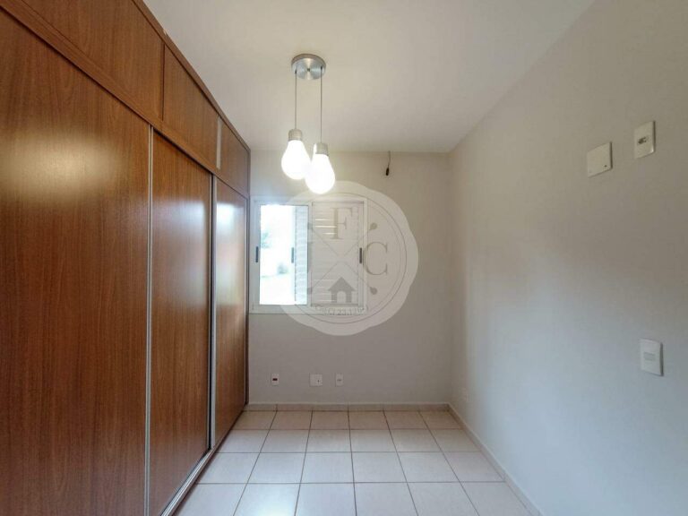Casa em Condomínio à venda no Vila do Golfe: