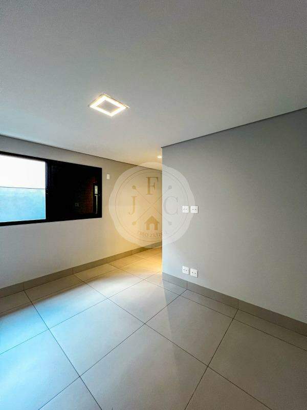 Casa em Condomínio à venda no Royal Park: