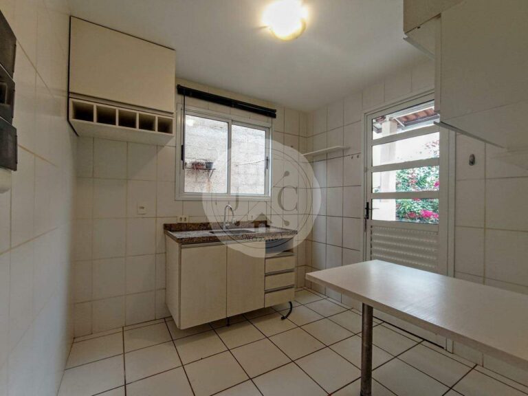 Casa em Condomínio à venda no Vila do Golfe: