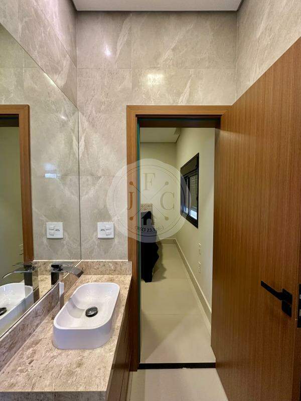 Casa em Condomínio à venda no Quinta da Mata: