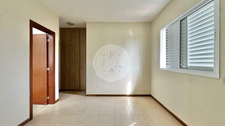 Casa em Condomínio para aluguel no Recreio das Acácias: