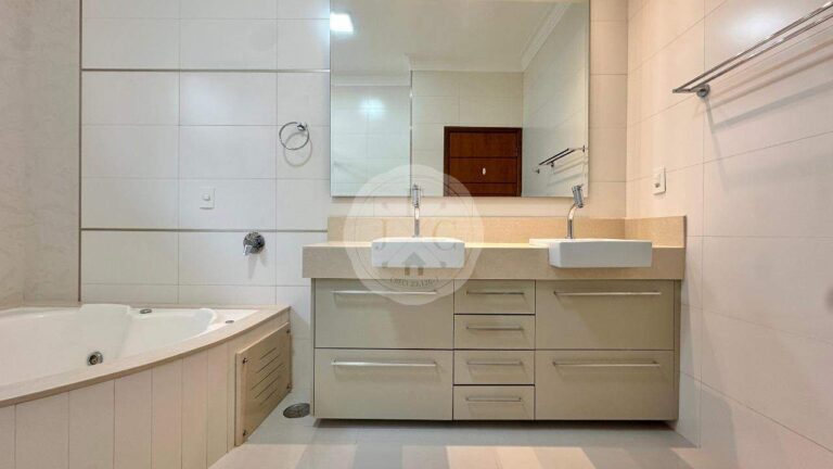 Casa em Condomínio para aluguel no Recreio das Acácias: