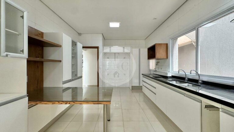 Casa em Condomínio à venda no Jardim Botânico: