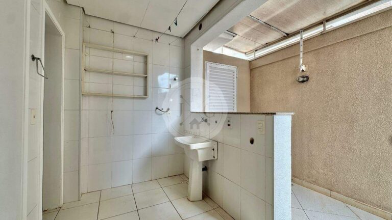 Casa em Condomínio à venda no Vila do Golfe: