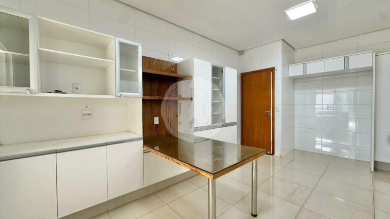 Casa em Condomínio à venda no Jardim Botânico: