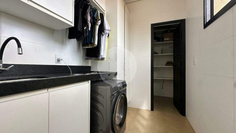 Casa em Condomínio para aluguel no Residencial e Empresarial Alphaville: