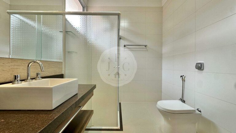 Casa em Condomínio para aluguel no Recreio das Acácias: