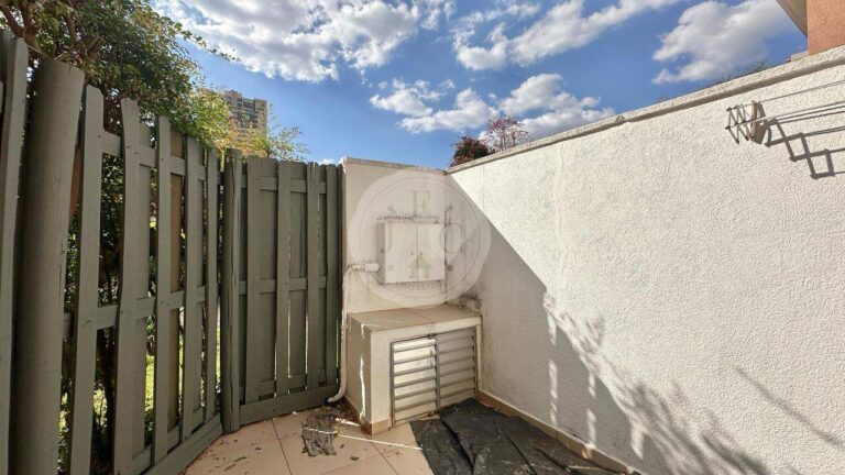 Casa em Condomínio para aluguel no Bosque das Juritis:
