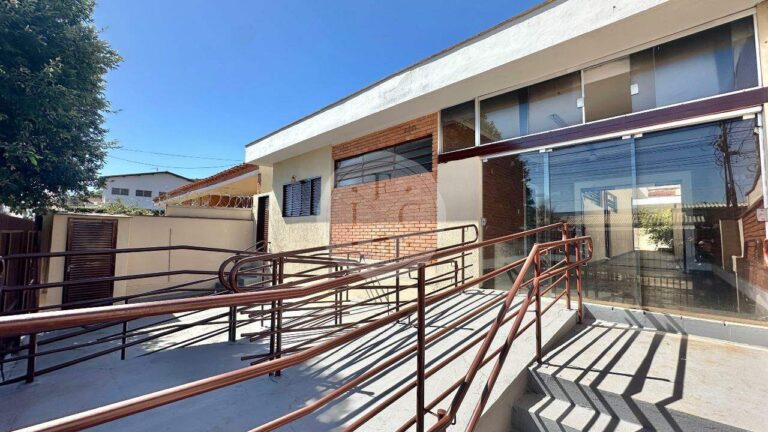 Casa Comercial para aluguel no Centro: