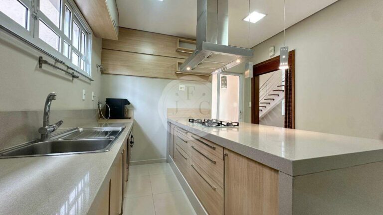 Casa em Condomínio para aluguel no Recreio das Acácias: