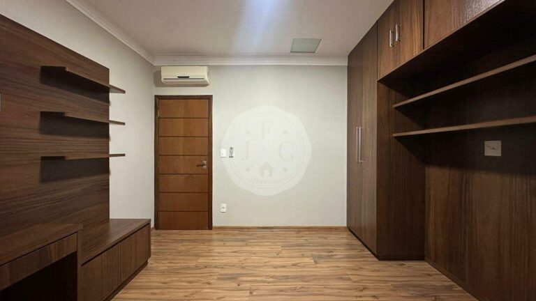 Casa em Condomínio para aluguel no Recreio das Acácias: