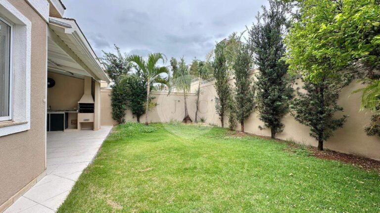 Casa em Condomínio à venda no Vila do Golfe: