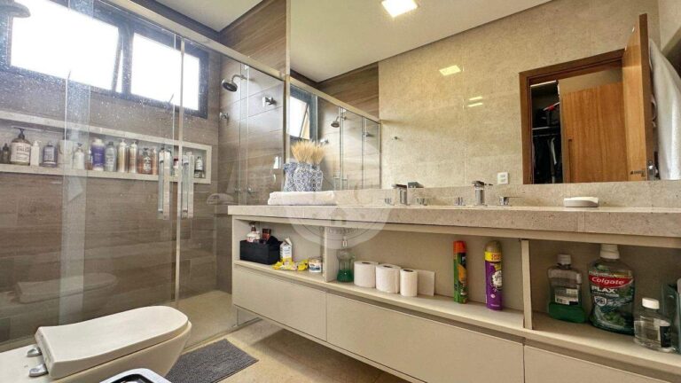 Casa em Condomínio para aluguel no Residencial e Empresarial Alphaville: