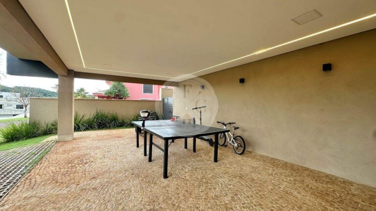 Casa em Condomínio para aluguel no Residencial e Empresarial Alphaville: