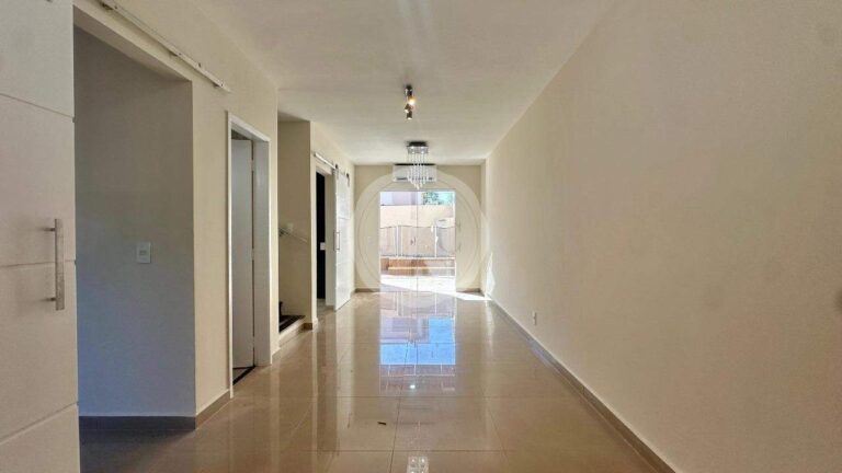 Casa em Condomínio para aluguel no Vila do Golfe: