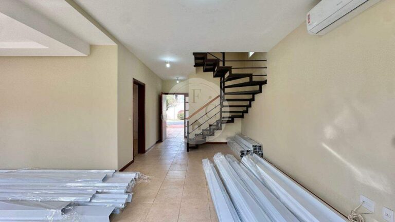 Casa em Condomínio para aluguel no Recreio das Acácias: