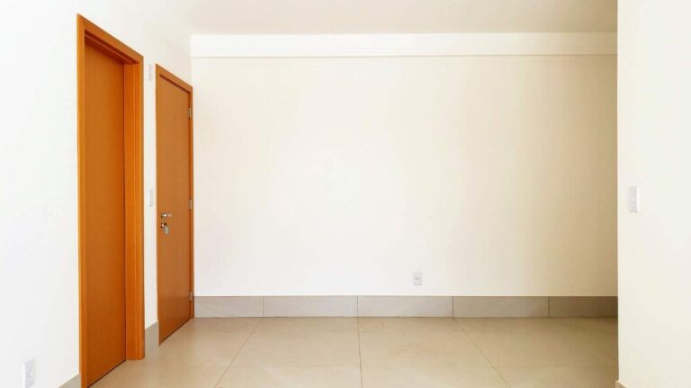 Apartamento à venda no Condomínio Itamaraty: Sala 2 Ambientes