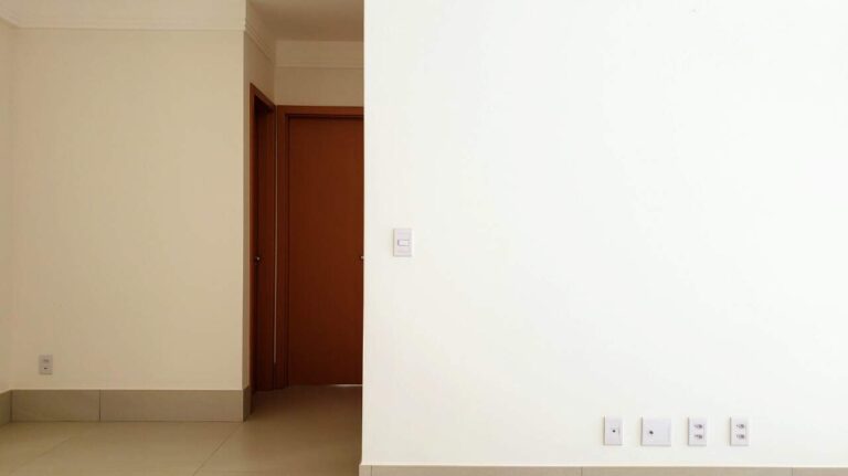 Apartamento à venda no Condomínio Itamaraty: Sala 2 Ambientes