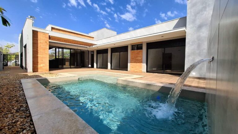 Casa em Condomínio para aluguel no Residencial e Empresarial Alphaville: