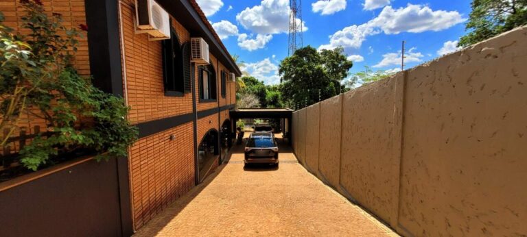 Casa para aluguel no Alto da Boa Vista: Garagem