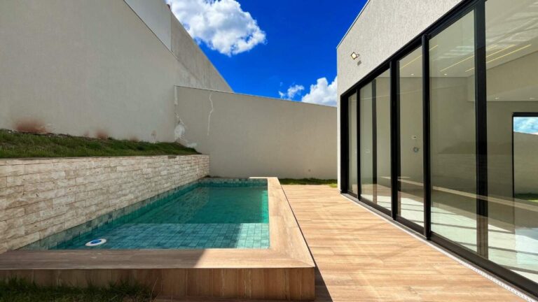 Casa em Condomínio para aluguel no Residencial e Empresarial Alphaville: piscina