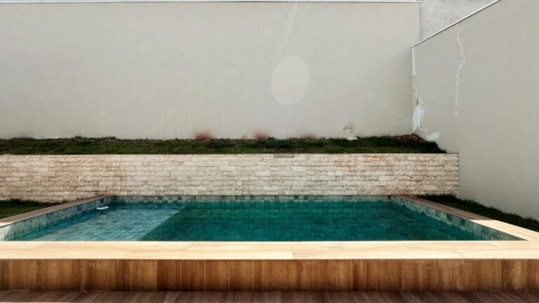 Casa em Condomínio para aluguel no Residencial e Empresarial Alphaville: piscina
