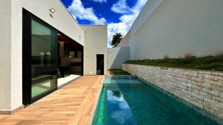 Casa em Condomínio para aluguel no Residencial e Empresarial Alphaville: piscina