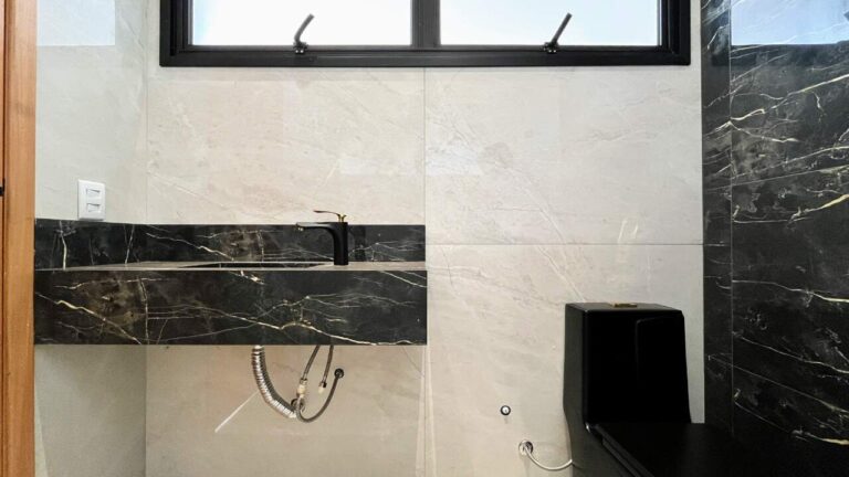 Casa em Condomínio para aluguel no Residencial e Empresarial Alphaville: lavabo