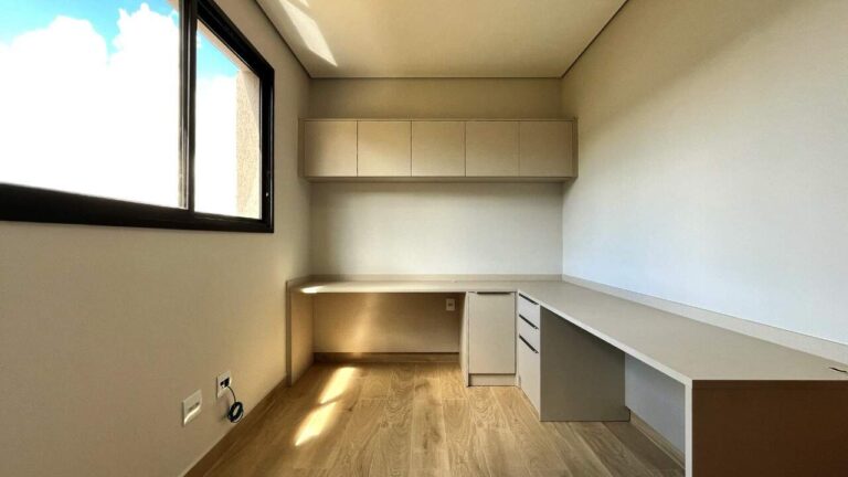 Casa em Condomínio para aluguel no Residencial e Empresarial Alphaville: home office